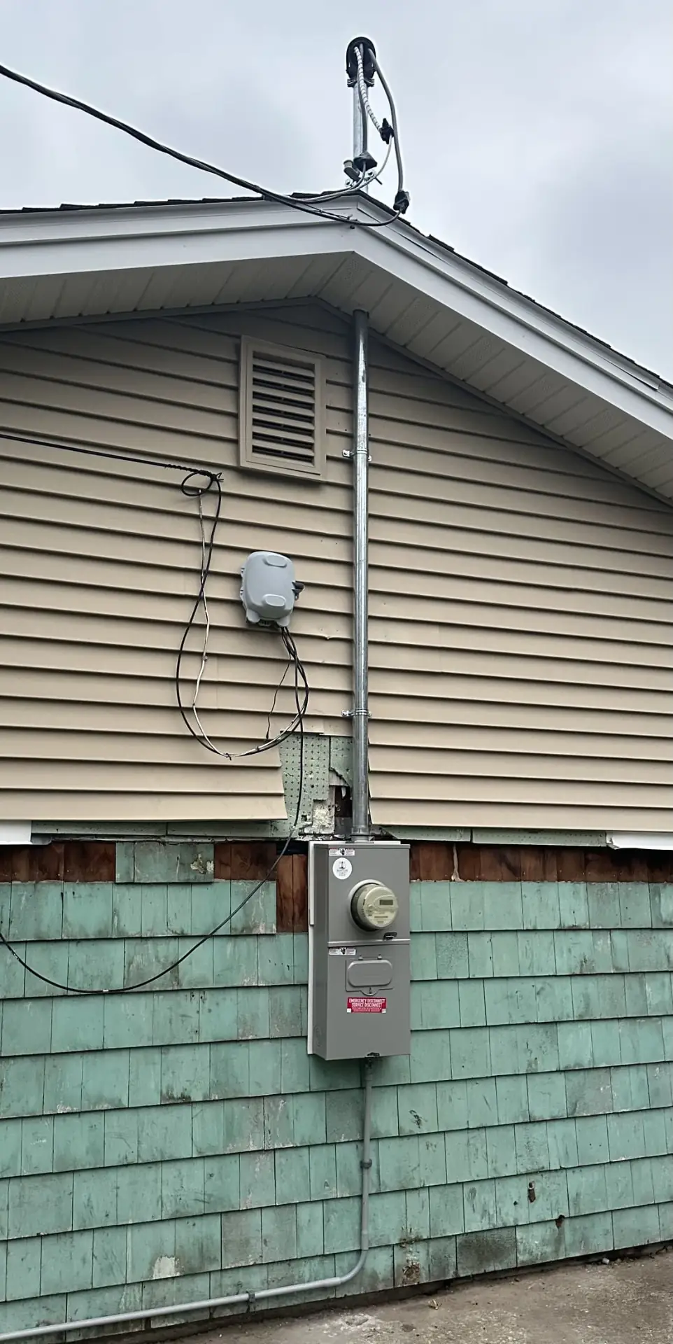 200 amp service upgrade in Braintree, MA, exterior mast