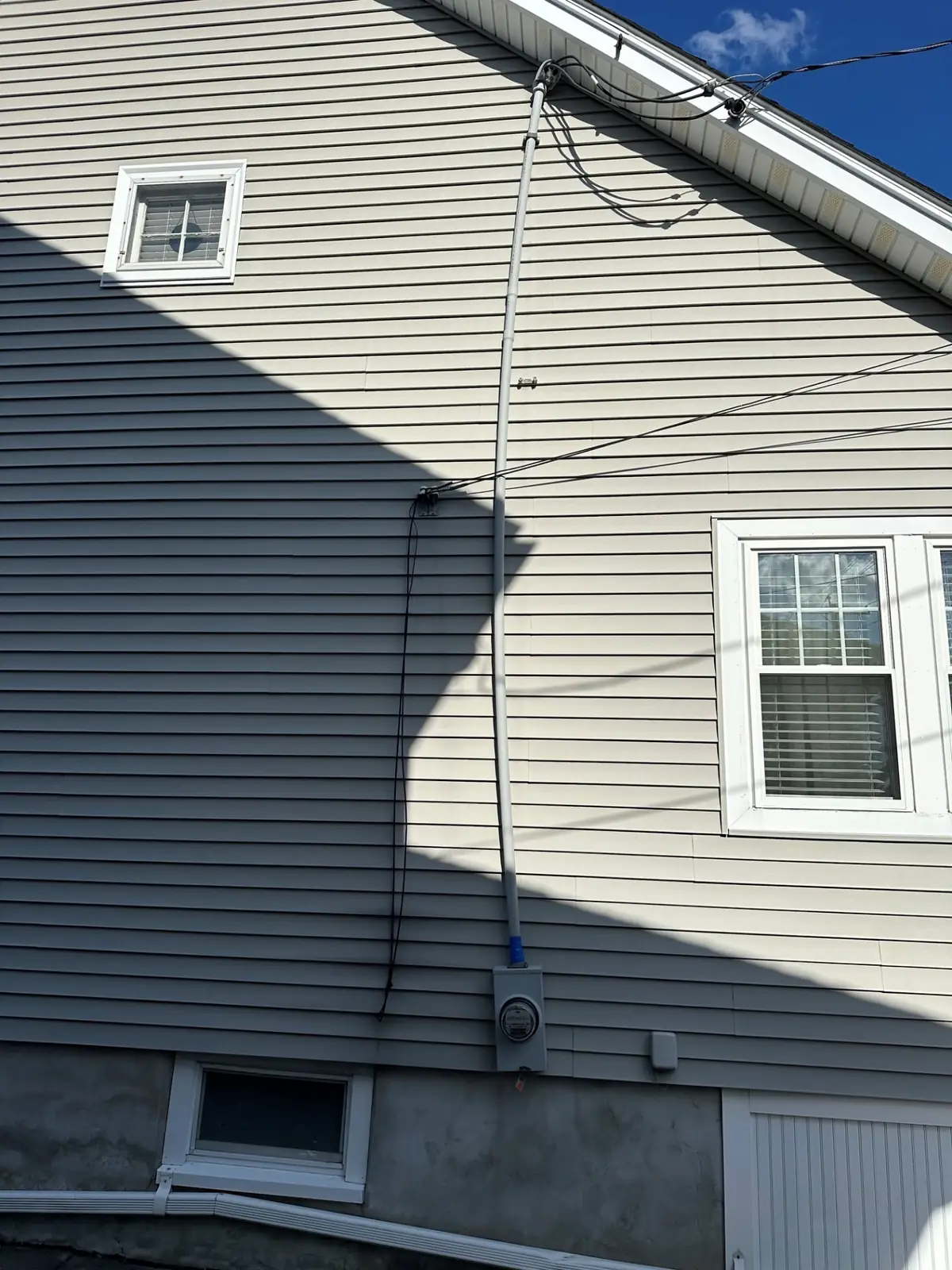 Overhead service entrance upgrade with new meter in Quincy, MA